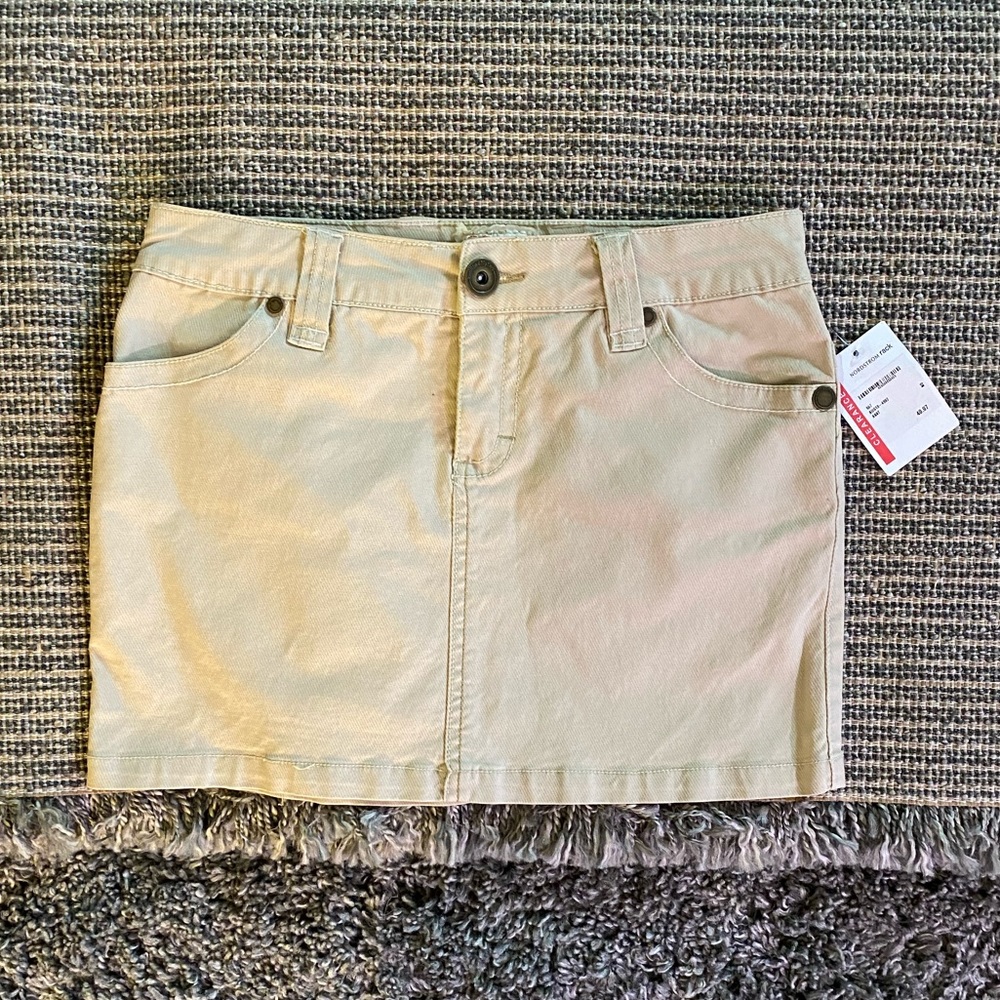 Twill twenty two cream denim skirt NWT size 25